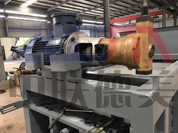 半自動(dòng)廢紙打包機(jī)